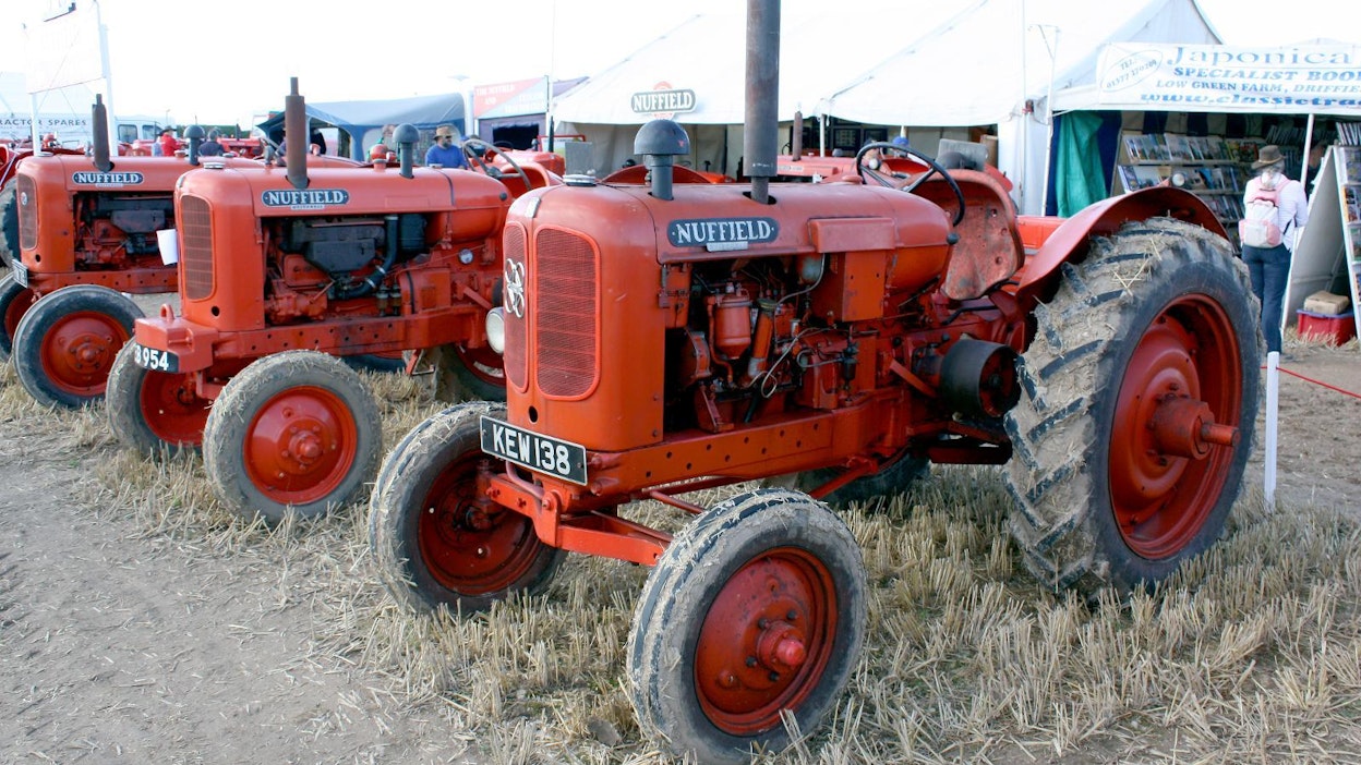 Nuffield Universal DM4 -traktoria valmistettiin vuosina 1950-54 Birminghamissa, Englannissa.