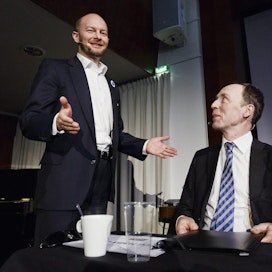 HS:n kyselyssä 36 prosenttia vastaajista kannattaa Sampo Terhoa (vas) perussuomalaisten puheenjohtajaksi. Jussi Halla-ahon (oik) voittoa puheenjohtajakisassa toivoo 15 prosenttia.