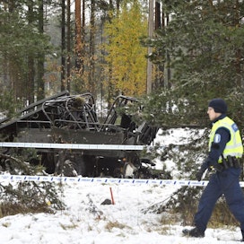 Puolustusvoimien ajoneuvo ja juna törmäsivät kahdeksalta aamulla. Poliisin mukaan törmäyksessä kuoli neljä ihmistä. LEHTIKUVA / Markku Ulander