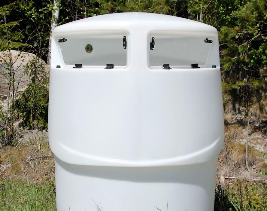 Villieläimet eivät arastele paalin näköistä majaa.