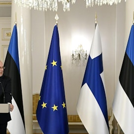 Presidentti Sauli Niinistö ja Viron presidentti Alar Karis lehdistötilaisuudessa Helsingissä. LEHTIKUVA / Markku Ulander