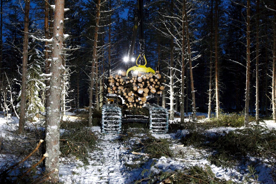 32 kuntaa vaatii Metsäliitolta, Stora Ensolta ja UPM:ltä yhteensä kuuden miljoonan euron vahingonkorvauksia yhtiöiden muodostaman puukartellin aiheuttamista puukauppatulojen menetyksistä.