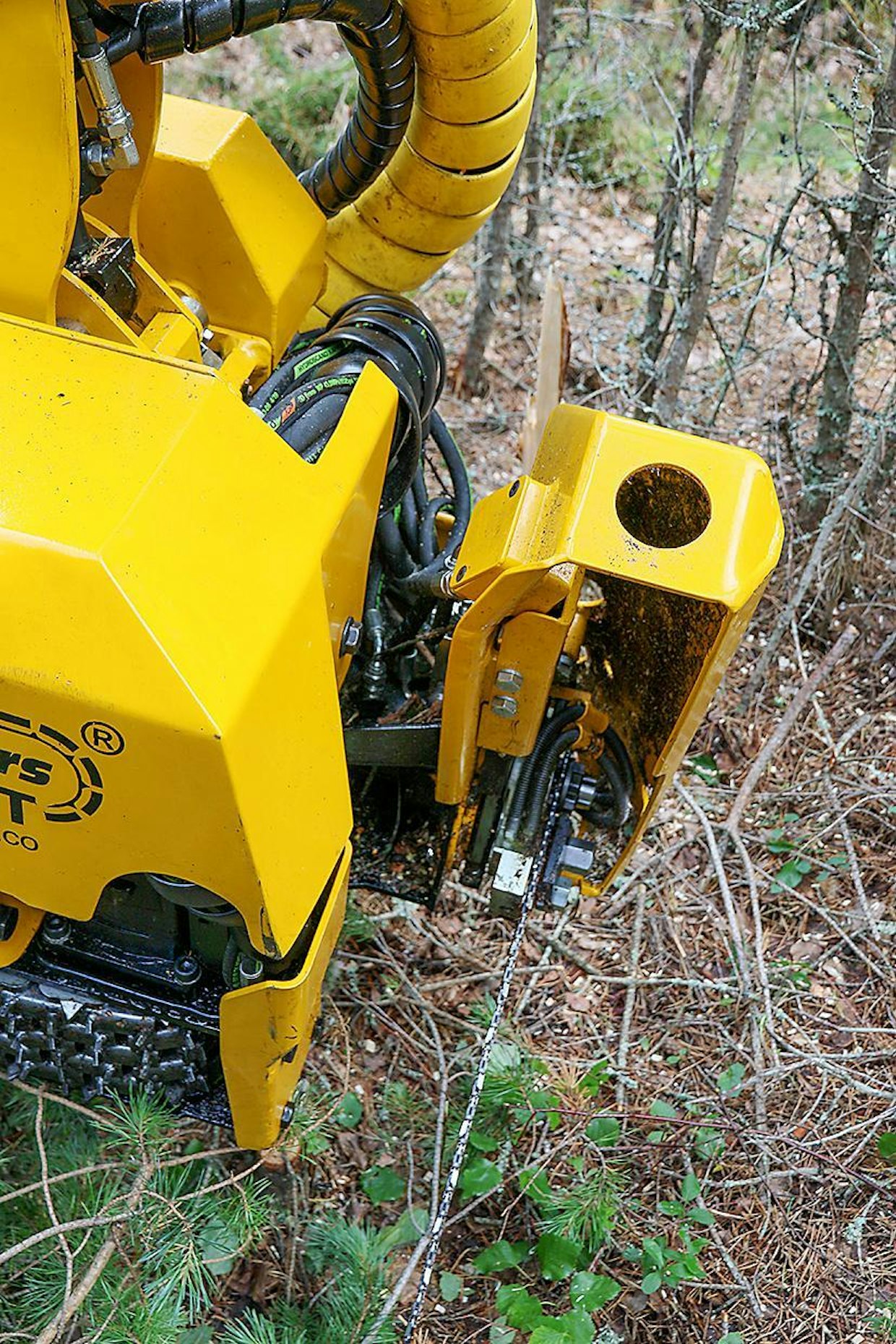 W Eco on samalla perusrakenteella kuin perus-Eco versiokin. Eli saha on sijoitettu toisen telarungon päähän. Takakarsimaterällä varustetussa Xtreme -mallissa saha on kiinnitetty hakkuupään runkoon.