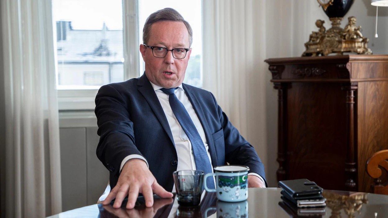 Elinkeinoministeri Mika Lintilä pitää suomalaista akkuteollisuuden kokonaisuutta Etelä-Euroopan vastaavia investointeja ympäristöystävällisempänä, koska täällä toiminta perustuu lyhyisiin raaka-ainekuljetuksiin.