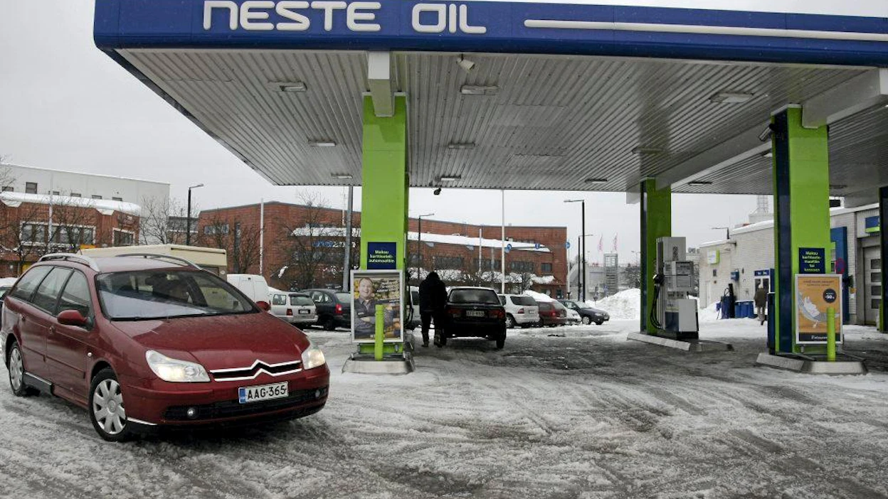 Neste Oil muuttaa nimensä Nesteeksi. Yhtiö pysyy yhä liikevaihdoltaan Suomen suurimpana yhtiönä.