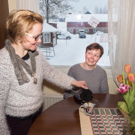 Kirsi Ahlgrén-Tervala ja Heidi Hiidenheimo yrittävät etsiä yhteistä aikaa lapsiperhe- ja yrittäjäarjestaan.