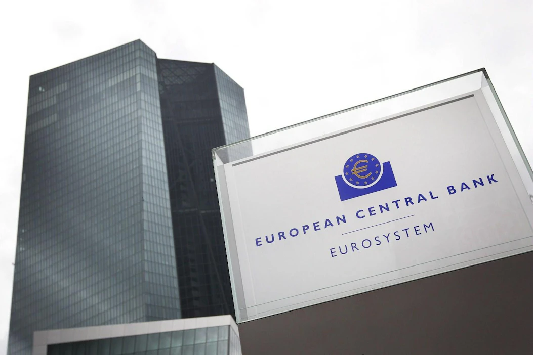Euroopan keskuspankki kertoi arvioivansa tarkasti muun muassa uusia tietoja koronapandemian kehityksestä. LEHTIKUVA/AFP.
