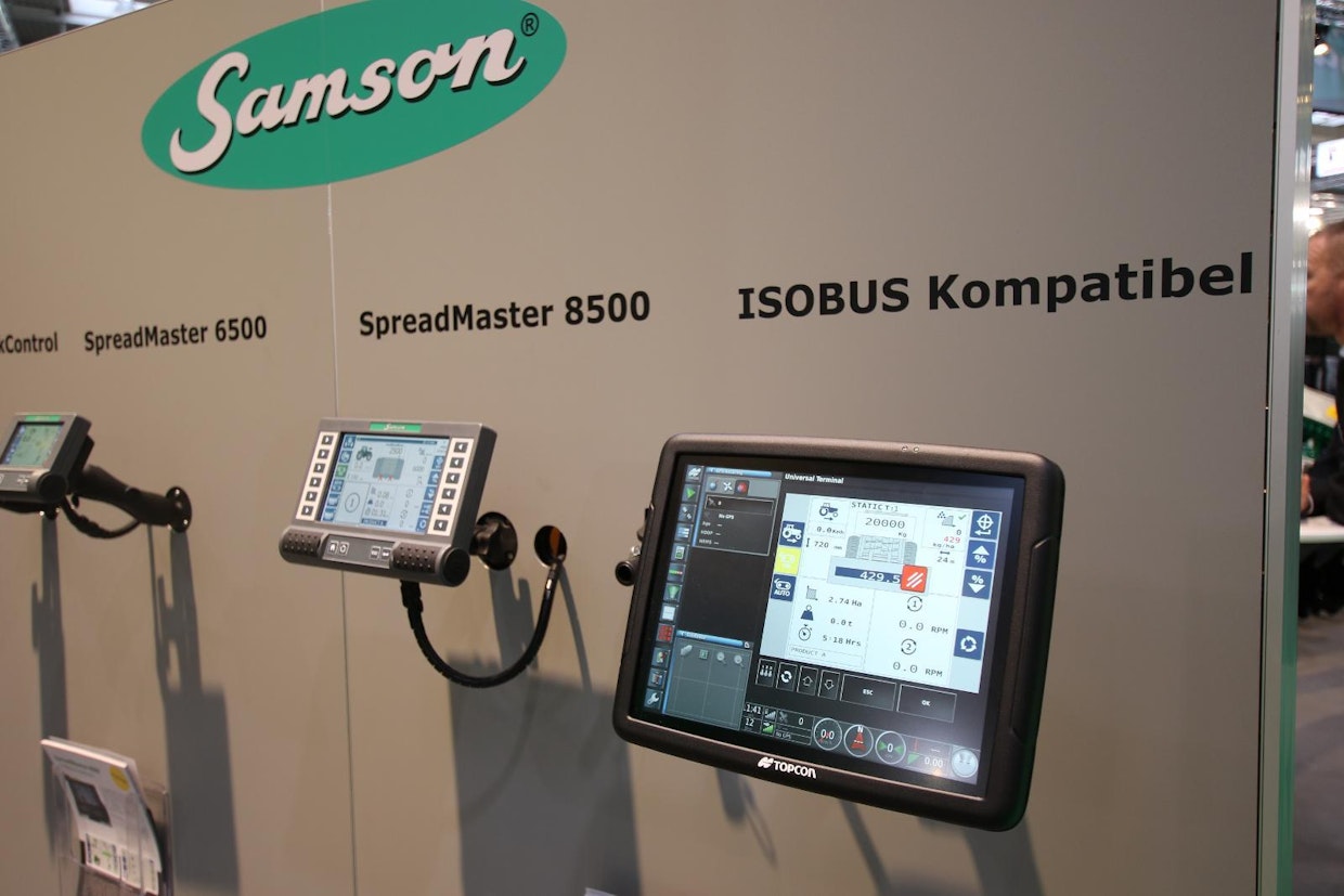 Samsonilla on useita ohjainvaihtoehtoja kuivalantavaunuihinsa. Uusimpana Samson esitteli ISOBUS-yhteensopivan SpreadMaster 8500-ohjaimen. (MT)