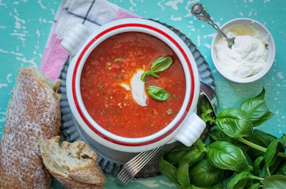 Gazpacho sopii niin vegaanille kuin maidottomallekin, kun jätät jugurttilisukkeen pois.