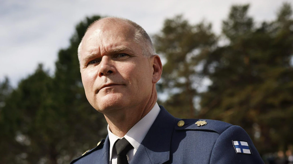 Jarmo Lindbergiä epäiltiin palvelusrikoksesta sillä perusteella, ettei hän ei olisi ryhtynyt tarpeeksi aktiivisesti kurinpitotoimiin Lemmenjoen sidosryhmätilaisuuden tapahtumien selvittämiseksi. LEHTIKUVA / Roni Rekomaa