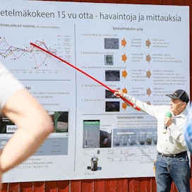 Agronomi Jussi Knaapi kertoi kuluvana kesänä saatuja mittaustuloksia ja oli sitä mieltä, että fosforipäästöt ovat olleet minimaalisia tänä vuonna.