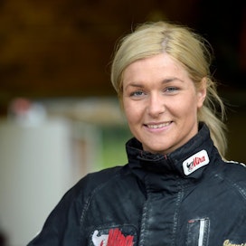 Viime vuonna Jennifer Perssonin valmennettavat juoksivat 134 startista 25 voittoa ja 2,1 miljoonaa kruunua. Tämän vuoden 17 starttia ovat tuoneet kolme voittoa ja 300 000 kruunua.