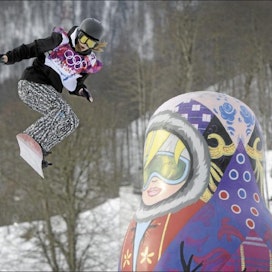 Maatilan tytär Enni Rukajärvi laski slopestylen olympiahopeaa Sotšissa. Markku Ulander/lehtikuva
