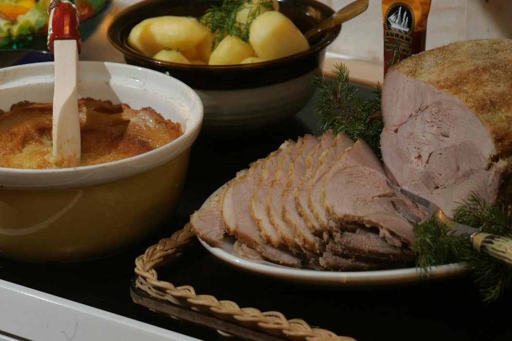 Suosituimmaksi kinkkutyypiksi on noussut 5–7 kilon painoinen juhlakinkku.