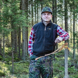 Nuorella metsänomistajalla on iso etu puolellaan, Mikko Tukeva sanoo. ”Pystyn nauttimaan metsän tuotoista pitkällä ajalla, kun näin aikaisin palstan hankin.&quot;