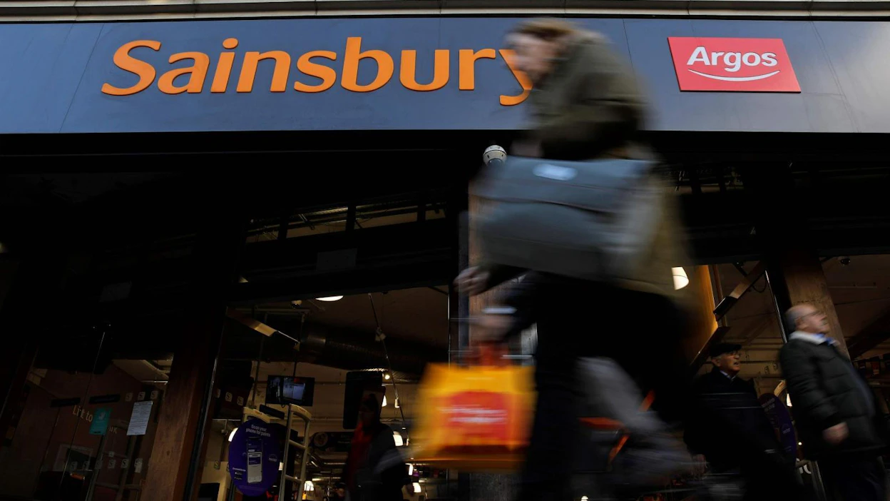 Britanniassa päivittäistavaraketju Sainsbury's varoittaa, että jotkin tuotteet voivat loppua kaupoista rahtiliikenteen rajoitusten vuoksi. Lehtikuva/AFP