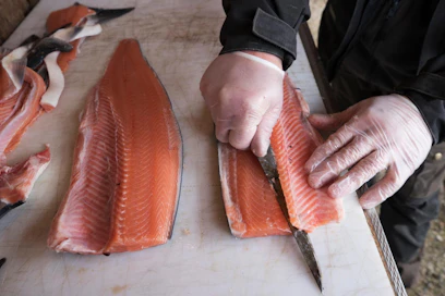 Kirjolohifileen grillaamiseen paras lämpötila on 170–180 astetta. Kalafilee valmistuu grillissä noin 20 minuutissa.
