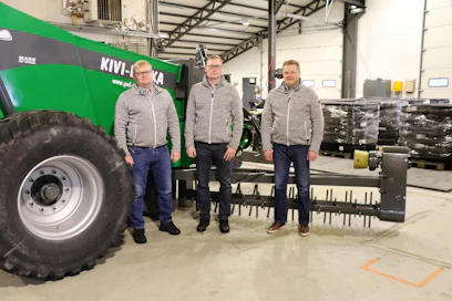 PEL-Tuotteen organisaatio on kevyt. Kuvassa on vasemmalta yhtiön toimitusjohtaja Mikko Lappalainen, keskellä hallituksen puheenjohtaja Jussi Lappalainen. Olli Lönroos (oikealla) hoitaa myyntiä.