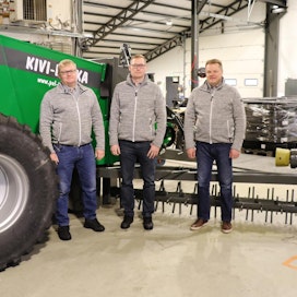 PEL-Tuotteen organisaatio on kevyt. Kuvassa on vasemmalta yhtiön toimitusjohtaja Mikko Lappalainen, keskellä hallituksen puheenjohtaja Jussi Lappalainen. Olli Lönroos (oikealla) hoitaa myyntiä.