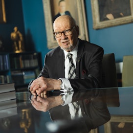 Jaakko Iloniemi oli perustamassa Paasikivi-seuraa, Atlantti-seuraa ja Ulkopoliittista instituuttia. 1970-luvun alusssa hänestä tuli Euroopan turvallisuuskokouksen valmistelija ja sai lempinimen Mr. Etyk.