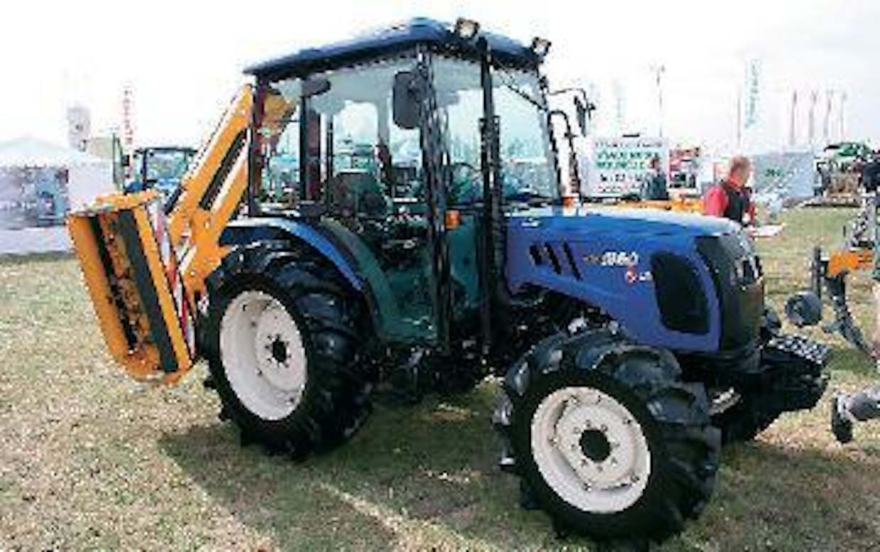 Eteläkorealainen LS Agricultural Machinery aloitti traktoreiden teon v. ‑77 lisenssi-Fiateilla, ensimmäinen kokonaan oma malli esiteltiin v. ‑84. Nykyään LS-mallisto käsittää 16 eri mallia tehoiltaan 27–57 hv. Kuvassa suurin LS N60, jossa 4-sylinterinen 2,5-litrainen Mitsubishi-diesel. 16-nopeuksinen suunnanvaihtajavaihteisto, huippunopeus 30 km/h.