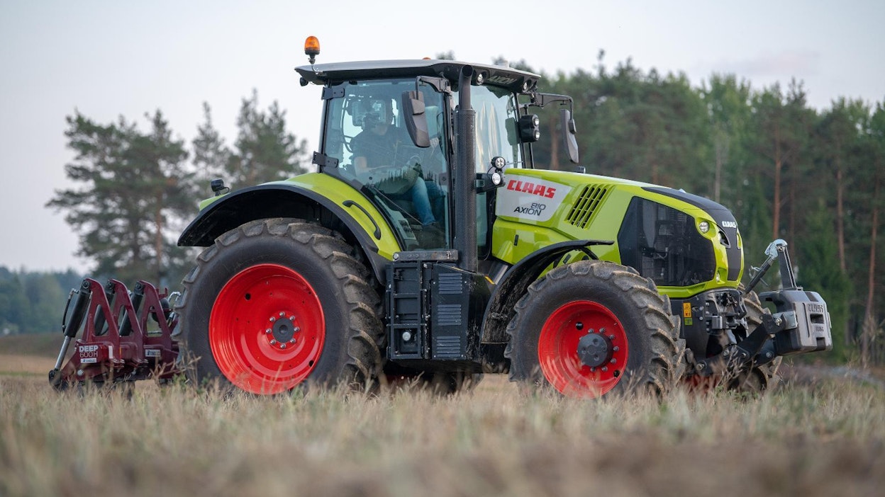 Claas Axion 810 Hexashift oli mukana Koneviestin (3/2019) suuressa traktorivertailussa.