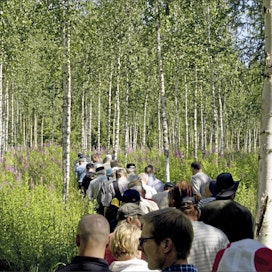 Visaseuran retket ovat saavuttaneet suuren suosion alan ammattilaisten ja harrastajien keskuudessa. Mynnilän Arboretum tarjosi paljon nähtävää tämän vuoden kesäretkeläisille. Juha Tanhua