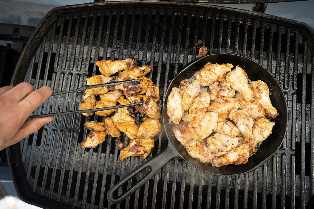 Grillaustrendeissä näkyvät samat trendit kuin ruuanlaitossa muutenkin. Broilerin lihaa kypsyy härmäläispariloilla jo porsasta hieman useammin, kertoi HKScanin viime vuoden kysely, eikä suuntaus ole laskussa.