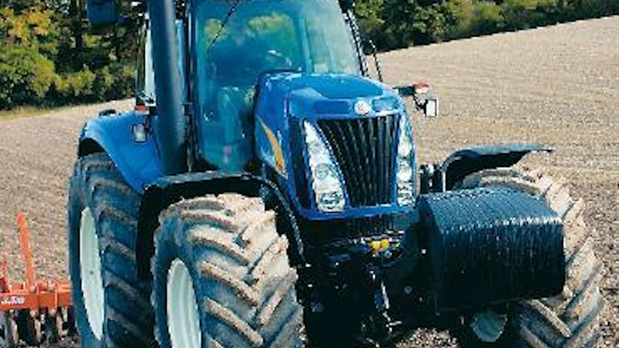 New Holland T8000 on tuorein tulokas 300 hevosvoiman luokassa.
