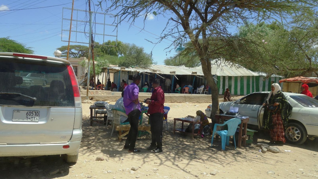 Yksi maista, joita nälkäkriisi uhkaa, on Somalia. Kuvassa paikallinen tori Somaliassa vuonna 2015.