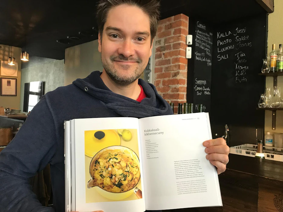 LIsää kasviksia! Kukkakaali-kikhernecurry on Henri Alénin mielestä kasvisruokaa parhaimmillaan.