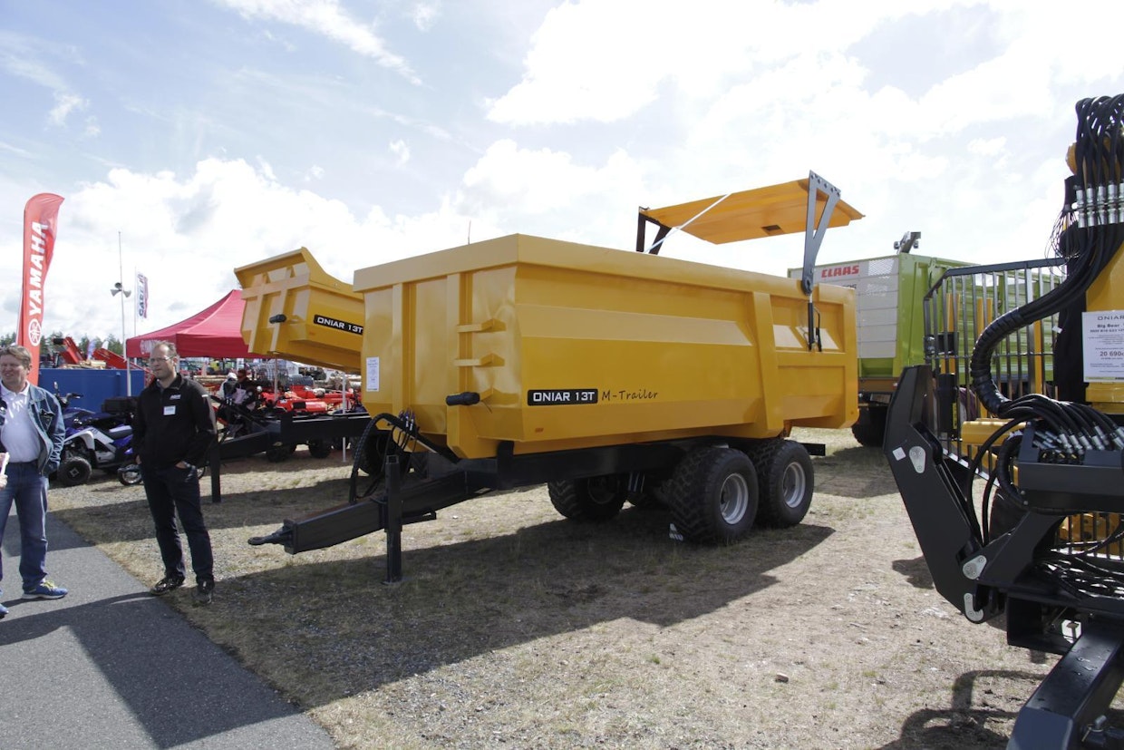 Oniar 13T M-Trailer on kantavuudeltaan 13 tonnin vilja- ja yleisvaunu, jonka lavatilavuus on 15,8 m3. 3 200 kiloa painavan vaunun hinta perusvarustein on verottomana 8 990 euroa. K-maatalous. (TV)