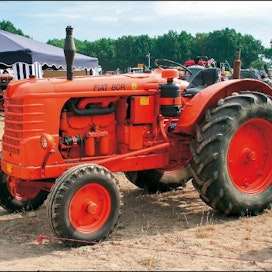 Fiat 100 (80R) -traktori, FIAT-Sezione Meccanizzazione Agricola S.p.a 1961–67, Modena, Italia