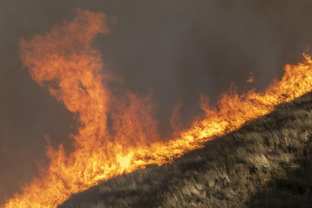 Easy Fireksi kutsutun palon vuoksi kirjasto ja lähialueen asunnot on evakuoitu. LEHTIKUVA/AFP