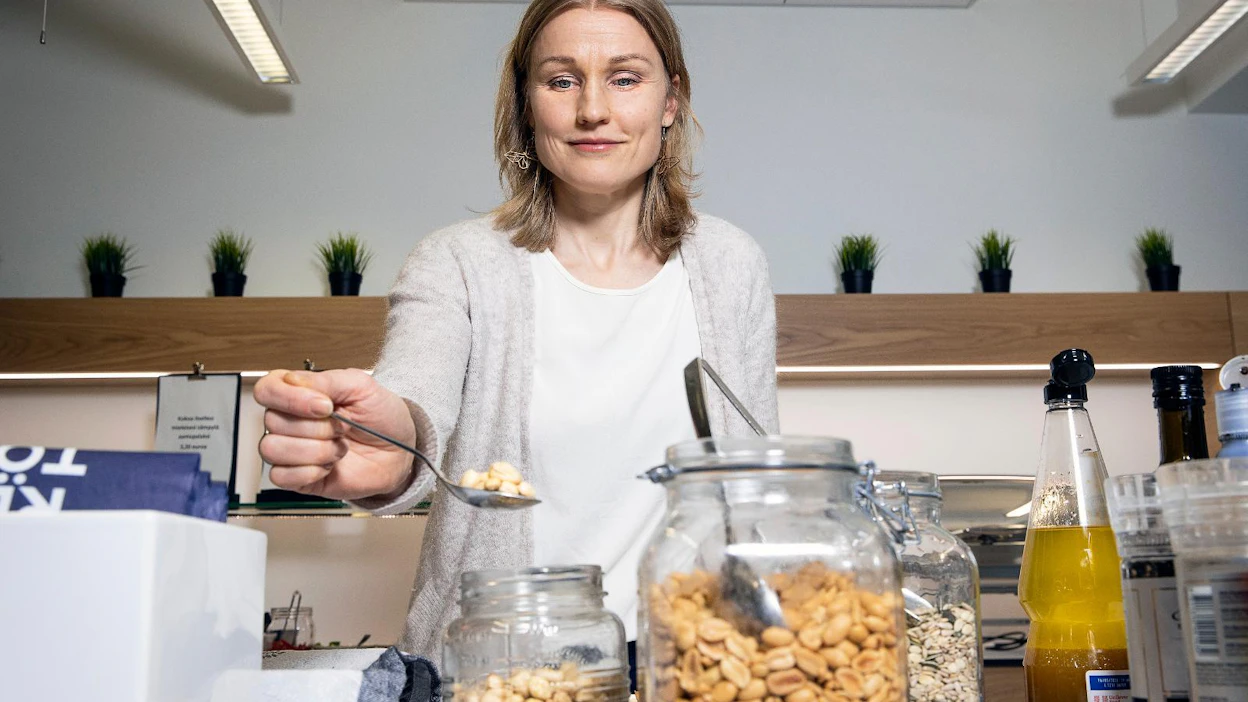 Terveystalon ravitsemusterapeutti Kirsi Englund kertoo, että me suomalaiset syömme kasviksia melko niukasti.