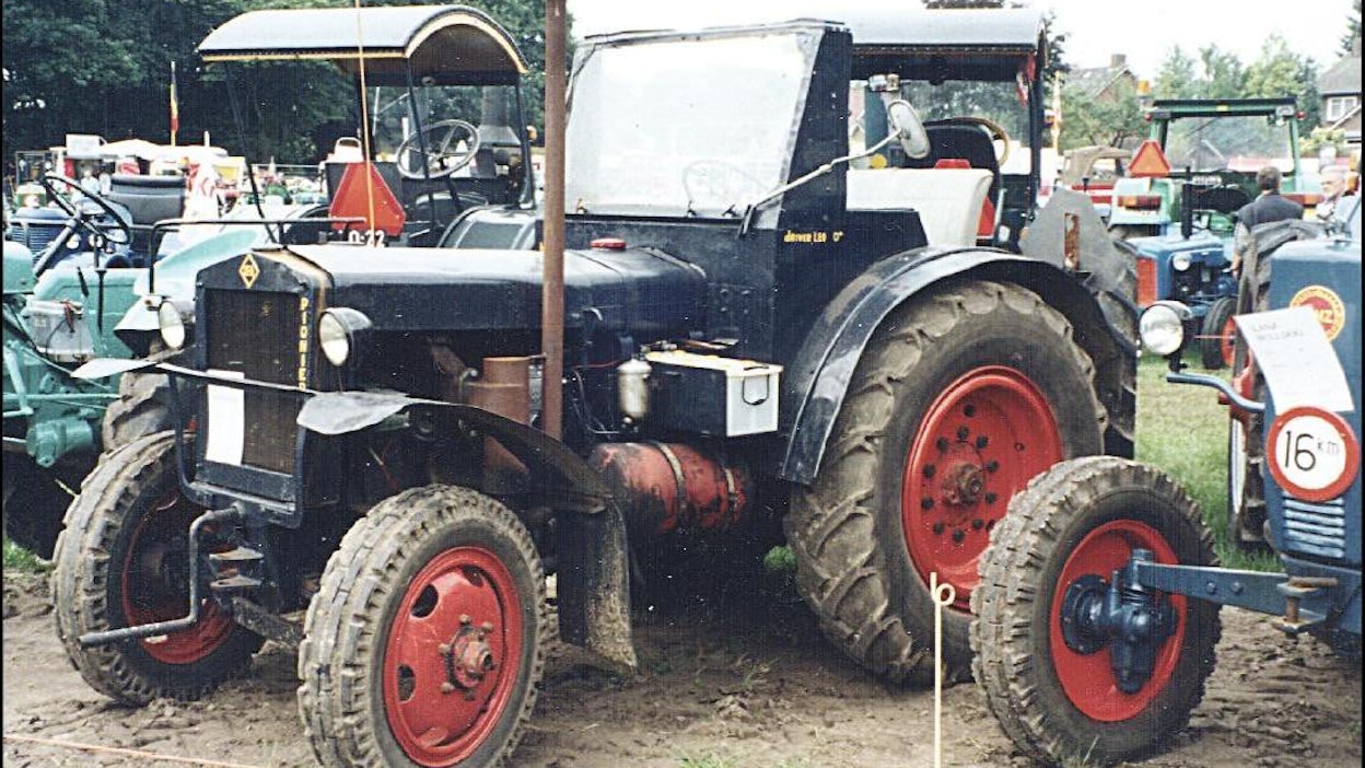 IFA RS 01/40 Pionier -traktori, IFA VVB Fahrzeugwerke Horch (1949–50) ja VEB IFA Schlepperwerk Nordhausen 1949–58, Zwickau (1949–50) ja Nordhausen, DDR Valmistettu yhteensä 24 903 kpl