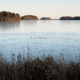 Hiiliaineksen valunnan lisääntyminen kiihdyttää järvien mikrobitoimintaa, jolloin niistä vapautuu ilmakehään yhä enemmän hiilidioksidia.