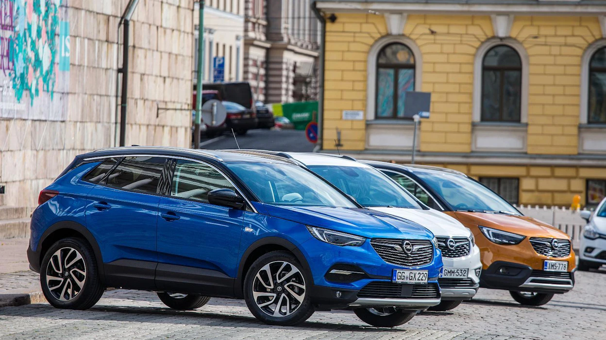 PSA:n automerkkejä ovat Peugeot, Citroen ja Opel. Fiat Chryslerin merkkeihin kuuluvat Fiatin ja Chryslerin ohella Alfa Romeo, Maserati, Jeep, Dodge ja Ram.