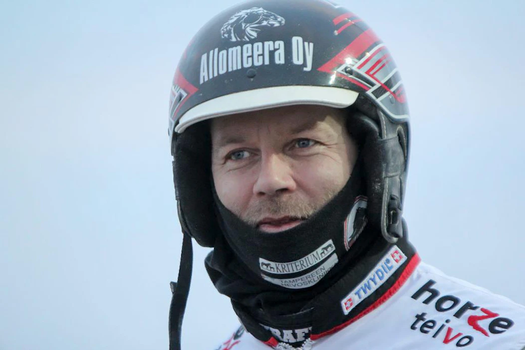 Mika Forss oli tiukassa paikassa Vermon päätöslähdön alla. Viikonlopuksi mies suuntaa Ruotsiin ohjastustehtäviin.