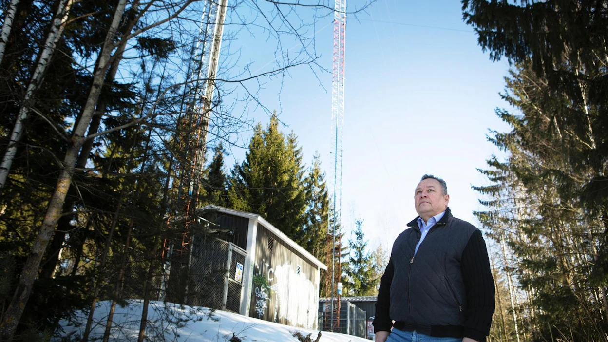 Teleyhtiöt joutuvat lopulta lähtemään Kari Ljungbergin isän omistamalta maalta. Ljungberg sanoo olevansa valmis auttamaan muita hankalaan tilanteeseen joutuneita maanomistajia. "Olen tämän lainsäädännön jo niin hyvin omaksunut."