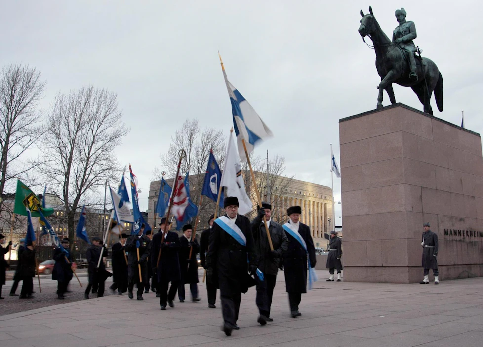 Talvisodan päättymisestä tulee perjantaina kuluneeksi 80 vuotta. Kuvassa vietetään talvisodan alkamisen 70-vuotismuistotilaisuutta Mannerheimin aukiolla Helsingissä.