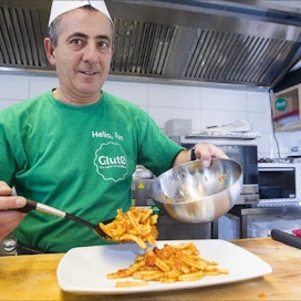 Helsingin Kamppiin syyskuussa avattu Gluto Street Food -lounasravintola myy gluteenitonta pastaa, tapaksia ja täytettyjä leipiä. Marco Lembon omistama yritys valmistaa gluteenitonta tuorepastaa ensimmäisenä Euroopassa. Markku Vuorikari