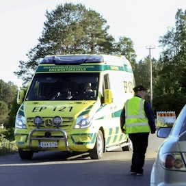 Pohjanmaaralli jouduttiin eilen keskeyttämään katsojan kuolemaan johtaneen onnettomuuden vuoksi. Lehtikuva/ Timo Aalto