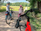 Pyörämatkailun suosio on ollut voimakkaassa kasvussa ­2010-luvun loppupuolelta lähtien. Retkipyöräily viehättää myös perheitä. Lajissa yhdistyvät luontomatkailu sekä terveellinen ja vastuullinen elämäntapa. Poikkeusvuosi antoi lajille lisäpotkua. Pyörämatkailussa Suomella on valtavasti potentiaalia, uskoo Pyöräliiton toiminnanjohtaja Vellu Taskila. Kuvituskuva.