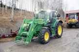 Juha Hopsu viljelee luomuna apilan, timotein, ohran ja kauran siementä. Automaattiohjauksella ja Farmiventtiilillä varustettu John Deeren 6130 R on osoittautunut mieluisaksi työkaveriksi.