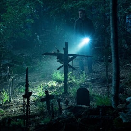 Jason Clarke esittää lääkäriä, joka haluaa herättää kuolleen takaisin eloon.