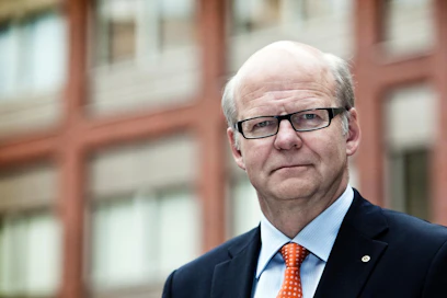 Pääjohtaja Reijo Karhinen odottaa, että nuori sukupolvi virkistäisi Suomen talousnäkymiä.