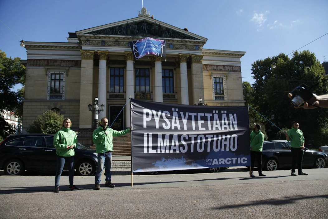 Mielenilmauksella järjestö vaati Arktiksen suojelua ja hallituksen linjan yhdenmukaistamista. Lehtikuva/Handout.