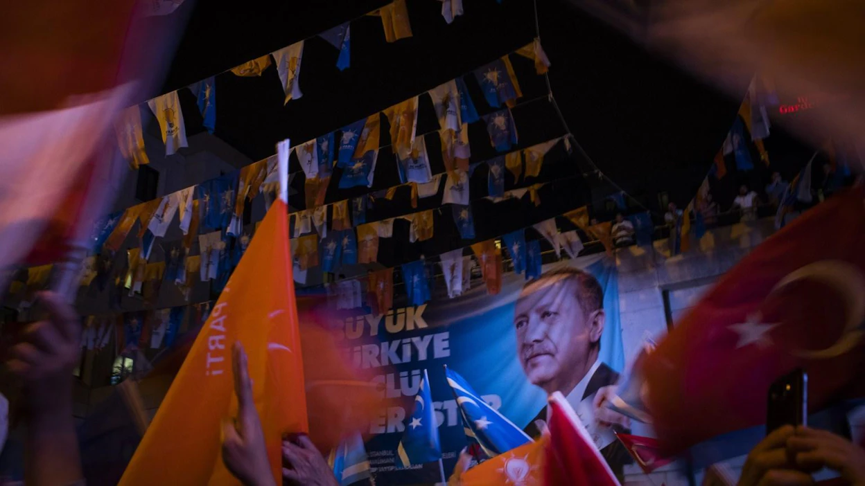 Recep Tayyip Erdogan julistautui presidentinvaalien voittajaksi jo sunnuntain puolella.