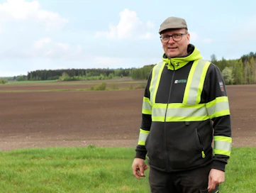 Roope Rissanen viljelee edelleen kotitilansa peltoja Maaningalla. Hän on myös energia-alan yrittäjä ja koneurakoitsija.